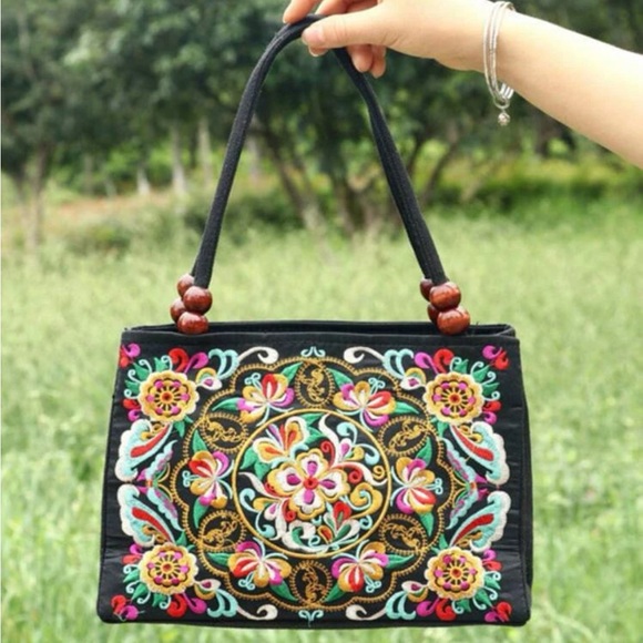 Floral Embroidered Handbag - Picture 3 of 6